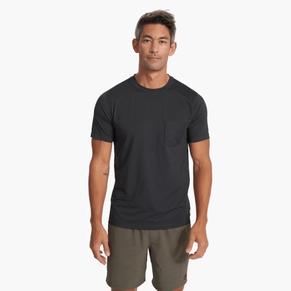 Vuori Performance Dark Gray Mens Tee size M Medium